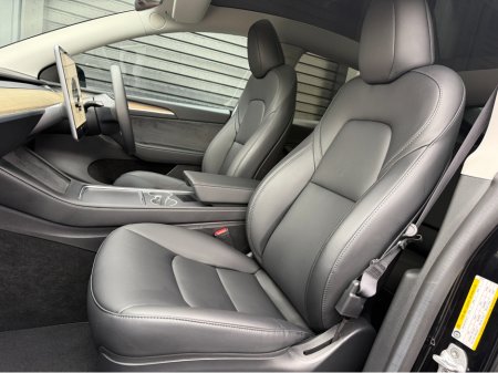 2022 Tesla Model Y LONG RANGE AWD €31,950 thumbnail