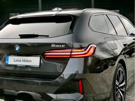 2025 BMW 5 Series - thumbnail 10