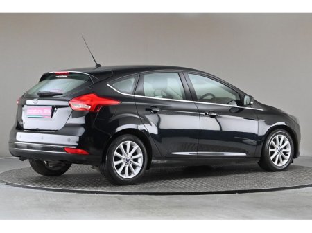 2016 Ford Focus - thumbnail 10