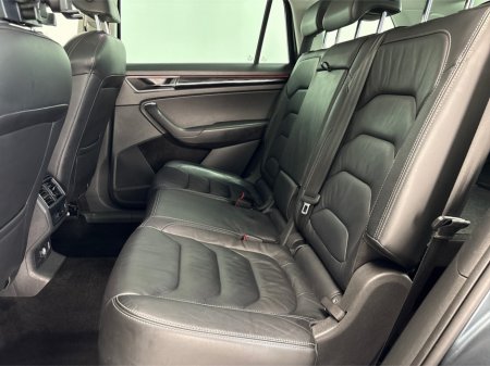 2018 Skoda Kodiaq STYLE 2.0 TDI 150HP DSG**7 SEATER**PANORAMIC SUNROOF**BLACK LEATHER INTERIOR**TOUCH SCREEN MEDIA DISPLAY**REVERSE CAMERA**PARKING SENSORS**DUAL CLIMATE CONTROL**APPLE CARPLAY** €23,995 thumbnail