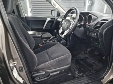 2017 Toyota Landcruiser LAND CRU LWB GX COM 4DR €29,950 thumbnail