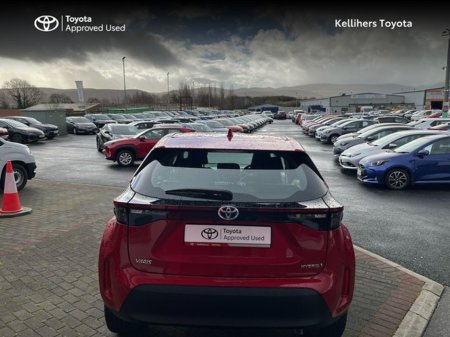 2024 Toyota Yaris Cross YARIS CROSS LUNA €28,950 thumbnail