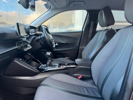 2021 Peugeot 2008 Allure 1.2 100 4DR €18,950 thumbnail