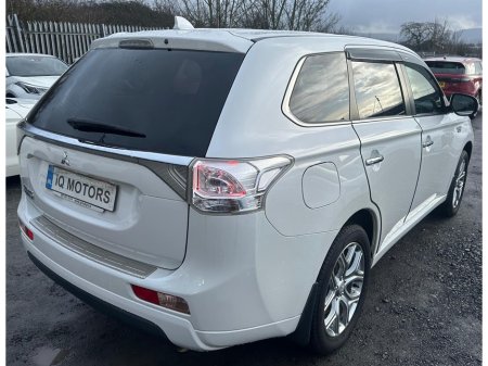 2014 Mitsubishi Outlander - thumbnail 6