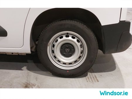 2025 Peugeot Partner PARTNER PRO PLUS1.5 HDI 100 65 PLUS VAT €21,150 thumbnail