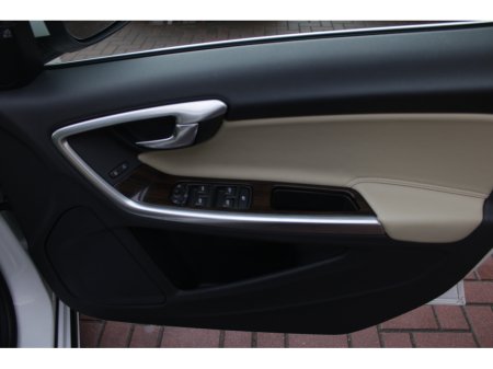 2017 Volvo V60 - thumbnail 10