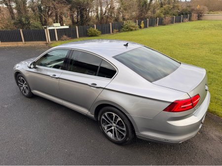 2019 Volkswagen Passat HIGHLINE 2.0 TDI MANUAL 6SPEED FWD 150HP 4DR €15,450 thumbnail