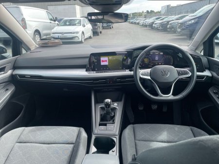 2024 Volkswagen Golf 2.0 TDI 115HP Life €27,475 thumbnail