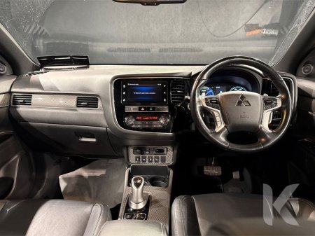 2019 Mitsubishi Outlander 2.4 AUTOMATIC HYBRID - ALLOY WHEELS - ELECTRIC SEATS - HEATED SEATS - HEATED STEERING WHEEL - HEATING / AC CONTROLS - REVERSE CAMERA - MULTI FUNCTION €21,950 thumbnail