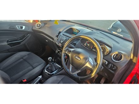 2015 Ford Fiesta - thumbnail 28