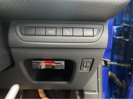 2019 Peugeot 2008 - thumbnail 13