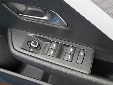 2025 Opel Astra ELEGANCE 1.2TURBO 110BHP **REVERSING CAMERA** €29,950 thumbnail