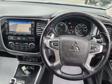 2016 Mitsubishi Outlander - thumbnail 17