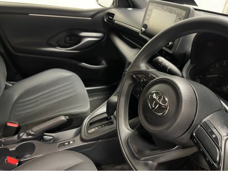 2020 Toyota Yaris - view 3