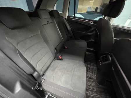 2018 Volkswagen Tiguan - thumbnail 5