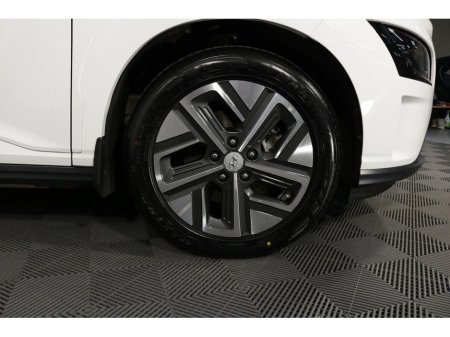 2022 Hyundai Kona - view 4