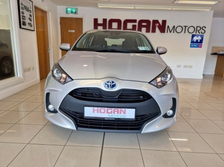 2022 Toyota Yaris Hybrid Luna Automatic €18,950 thumbnail