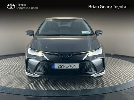2025 Toyota Corolla HYBRID LUNA SPORT SALOON €33,950 thumbnail