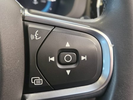 2022 Volvo XC60  €42,950 thumbnail