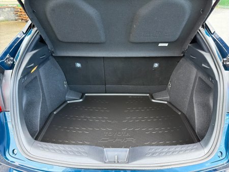 2023 Toyota C-HR HYBRID SOL TOP SPEC // HEATED LEATHER SEATS // SAT-NAV // REAR CAMERA // BLUETOOTH // CRUISE CONTROL // FULL WARRANTY €31,945 thumbnail