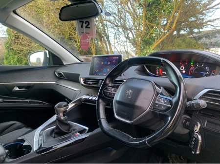 2018 Peugeot 5008 ALLURE 1.5 BLUE HDI 130 6 6.2 4DR €15,995 thumbnail