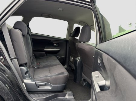 2018 Toyota Prius - thumbnail 16