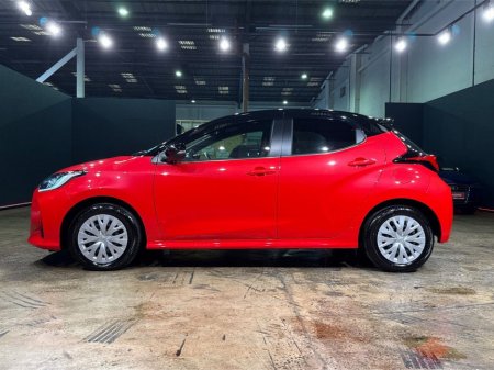 2025 Toyota Yaris - thumbnail 6