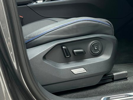 2025 Volkswagen Touareg - thumbnail 25