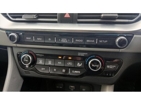 2020 Kia Niro *PLUG-IN HYBRID* 1.6 PREMIUM 5dr €18,950 thumbnail