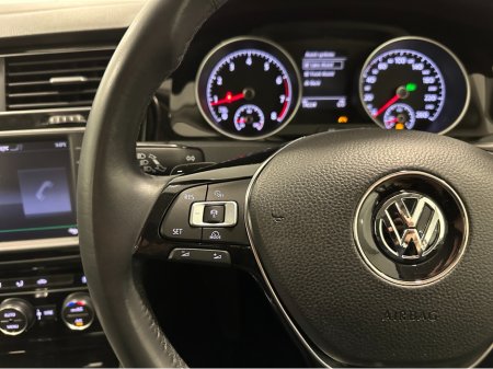 2015 Volkswagen Golf (151) HIGHLINE 1.4TSI DSG LOW KMS VW/AUDI SPECIALISTS WWW.DENISDARCYCARS.IE thumbnail