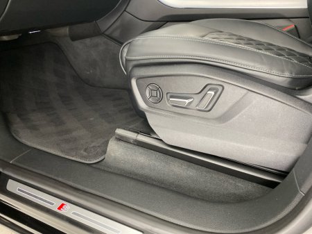 2023 Audi Q8 S-Line Quattro €75,500 thumbnail