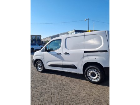 2024 Peugeot Partner  €22,950