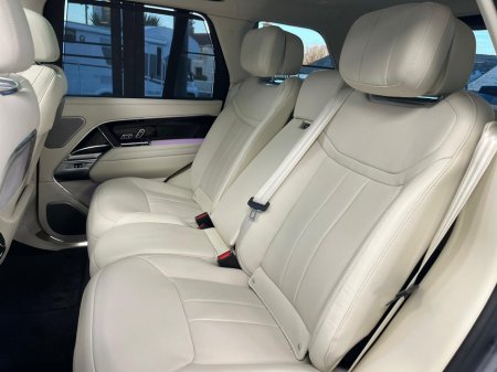 2025 Land Rover Range Rover P550 PHEV AUTOBIOGRAPHY €159,000 thumbnail