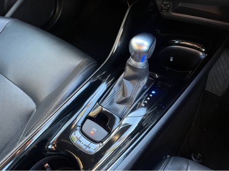 2019 Toyota C-HR SOL HYBRID AUTOMATIC 1.8 PETROL //HIGH SPEC//FULL LEATHER HEATED SEATS//KEYLESS ENTRY//REVERSE CAMERA// €20,950 thumbnail