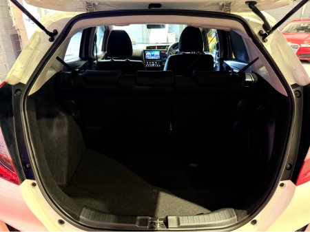 2014 Honda Fit DAA-GP5 €8,999 thumbnail