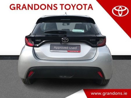 2024 Toyota Yaris - view 4