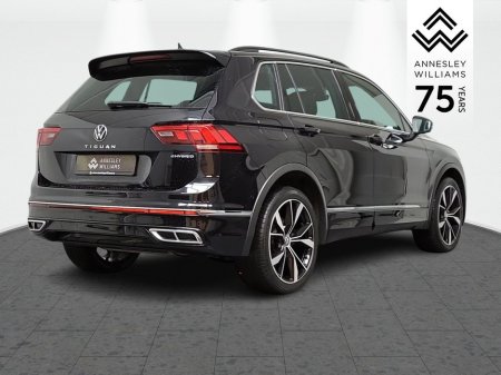 2023 Volkswagen Tiguan Tiguan R-Line Tsi Phev €38,950 thumbnail