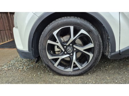 2019 Toyota C-HR Luna Sport Hybrid €19,950 thumbnail