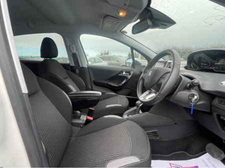 2016 Peugeot 208 1.2 Petrol Automatic LOW KM €9,900 thumbnail