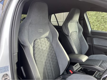 2022 Volkswagen Golf R-LINE AUTOMATIC 2.0 DIESEL //HIGH SPEC//LOW MILES//HEAD UP DISPLAY//HEATED SEATS AND STEERING WHEEL//KEYLESS ENTRY//ADAPTIVE CRUISE CONTROL// €32,950 thumbnail