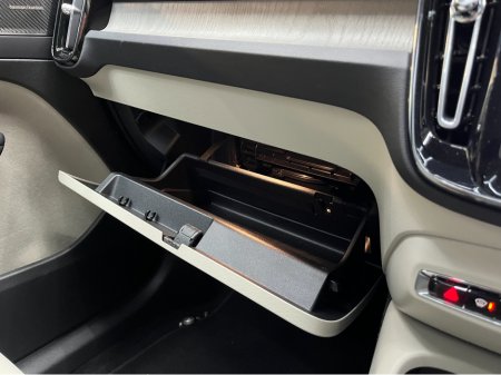 2022 Volvo XC40 2022 VOLVO XC40 RECHARGE PLUG-IN HYBRID T5 INS 1.5 AUTOMATIC / CRUISE CONTROL / 360° PARKING CAMERA / ELECTRIC MEMORY HEATED FRONT & REAR SEATS / PANORAMIC SUNROOF €36,950 thumbnail