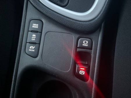 2024 Toyota Yaris YARIS HYBRID 1.5 LUNA €25,444 thumbnail