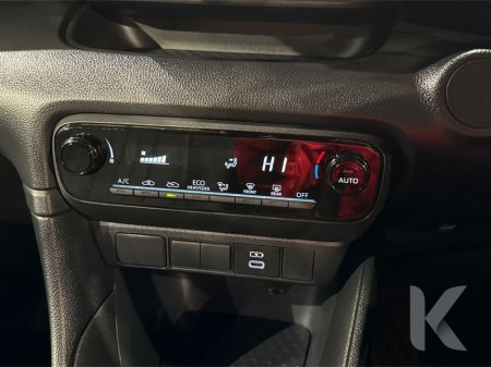 2025 Toyota Yaris - thumbnail 19