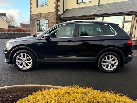 2017 Volkswagen Tiguan - view 4