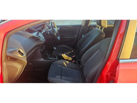 2015 Ford Fiesta - thumbnail 22