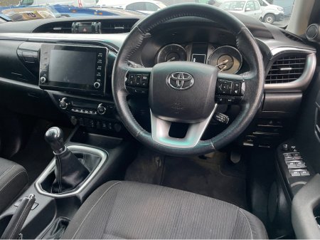 2021 Toyota Hilux 2021 TOYOTA HILUX 2.4 D-4D INVINCIBLE 4WD CREW CAB €28,950 thumbnail