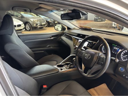 2020 Toyota Camry - thumbnail 9