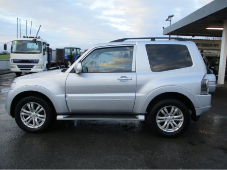 2014 Mitsubishi Pajero 3.2 DID SWB COMM 4WORK SG2 197BHP €20,995 thumbnail