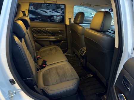 2020 Mitsubishi Outlander - thumbnail 8