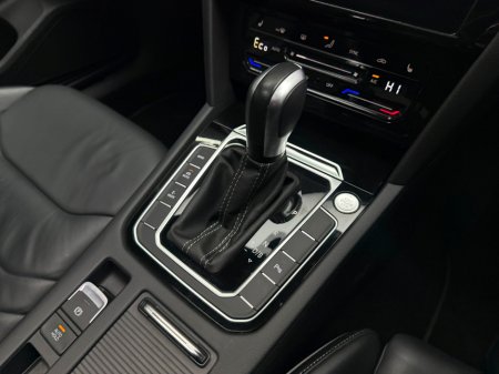 2024 Volkswagen Arteon R-LINE 1.4 TSI PHEV *PAN ROOF* €41,990 thumbnail